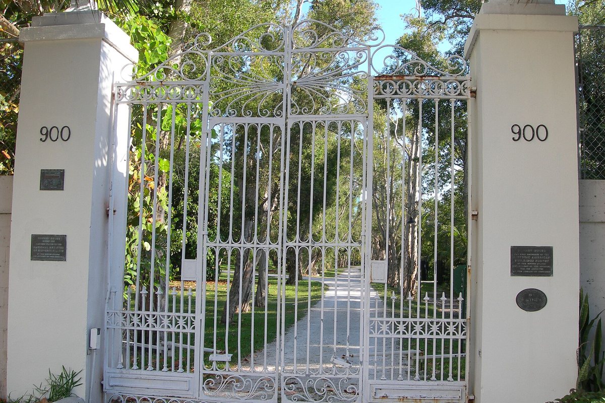 Bonnet House Museum and Gardens, a South Florida engagement photo location
