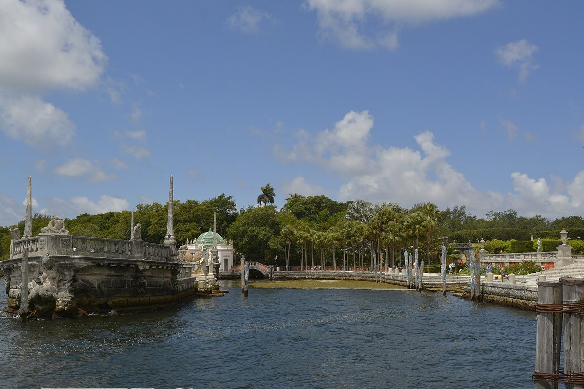 Vizcaya Museum and Gardens, a South Florida engagement photo location